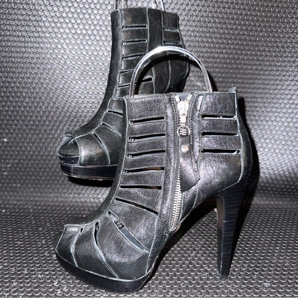 Stuart Weitzman $433 Black Leather Gladiator Platform Heels Womens Size 5M